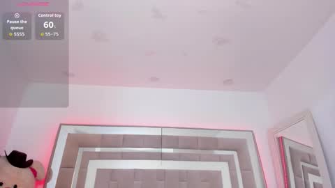 Nicolle online show from 5, 12, 2025