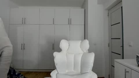 Nicolle online show from 16, 2, 2026