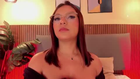 Snapshot of nicolleevan_ chatting on 2, 7, 2026 NICOLLE EVANS online show from 2, 7, 2026