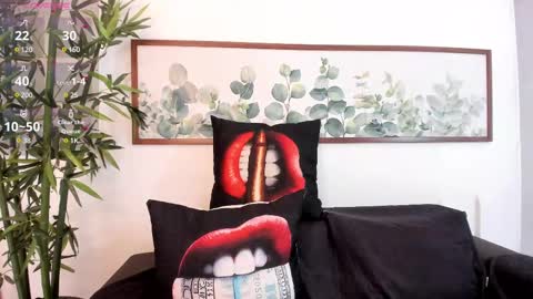 Nicolle Lima online show from 21, 2, 2025