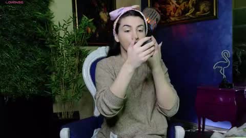 Nicolle online show from 22, 11, 2025