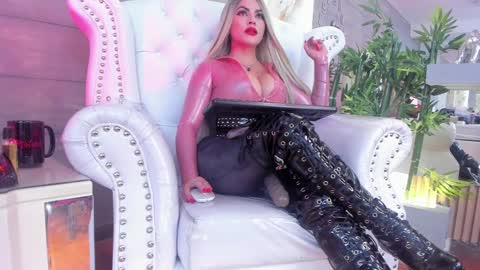 Snapshot of nicollette_miller chatting on 4, 1, 2025 Nicollette Miller online show from 4, 1, 2025