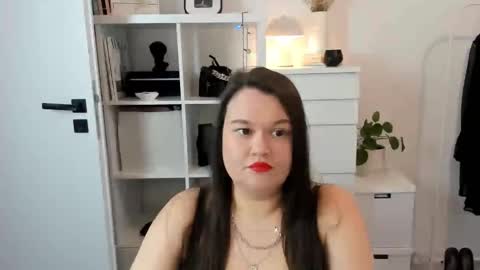 Holly online show from 25, 2, 2026