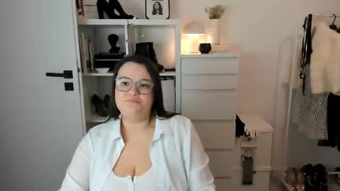 Holly online show from 28, 2, 2026