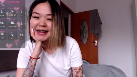 Snapshot of niia_osaki chatting on 16, 9, 2025 Niia online show from 16, 9, 2025