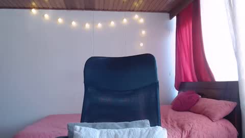 Snapshot of niina_jones chatting on 12, 12, 2024 Niina Jones online show from 12, 12, 2024