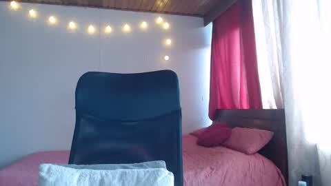 Snapshot of niina_jones chatting on 17, 12, 2024 Niina Jones online show from 17, 12, 2024