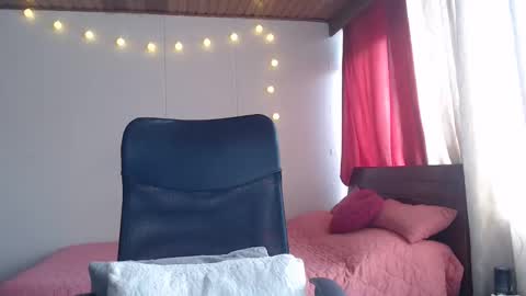 Snapshot of niina_jones chatting on 18, 12, 2024 Niina Jones online show from 18, 12, 2024