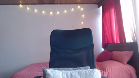 Snapshot of niina_jones chatting on 21, 12, 2024 Niina Jones online show from 21, 12, 2024