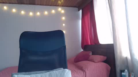 Snapshot of niina_jones chatting on 24, 12, 2024 Niina Jones online show from 24, 12, 2024