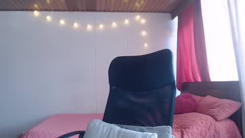 Snapshot of niina_jones chatting on 7, 1, 2025 Niina Jones online show from 7, 1, 2025