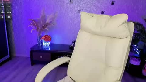 NikaStill  online show from 3, 7, 2026