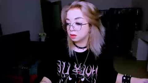 nikigoddesss online show from 13, 4, 2026