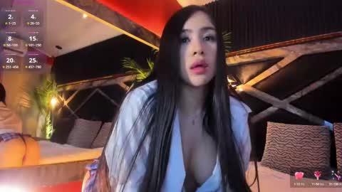 nikii_white online show from 4, 12, 2024