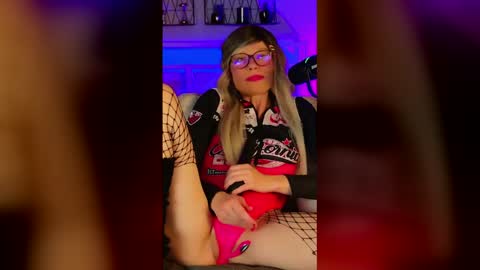 Snapshot of nikki_goldberg chatting on 21, 5, 2026 Kitty Chatte online show from 21, 5, 2026