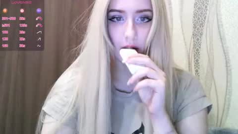 Nikki Roseanna online show from 1, 12, 2025