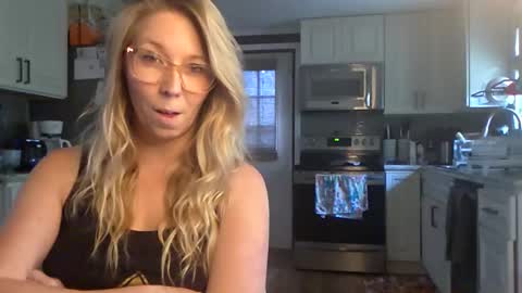 Snapshot of nikkib653466 chatting on 29, 4, 2026 nikkib653466 online show from 29, 4, 2026