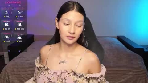 Snapshot of nikolgoldy chatting on 6, 11, 2025 Niky online show from 6, 11, 2025