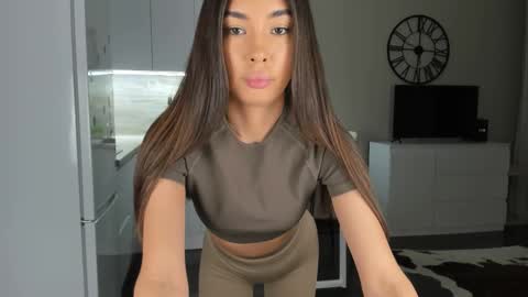 Bella online show from 6, 3, 2025