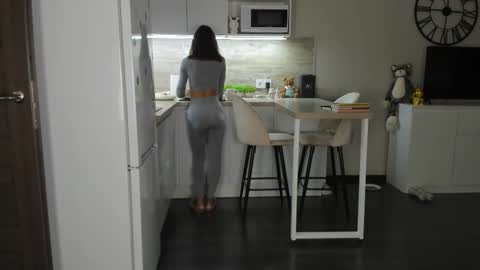 Bella online show from 12, 9, 2025