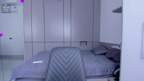 Nina online show from 6, 4, 2026