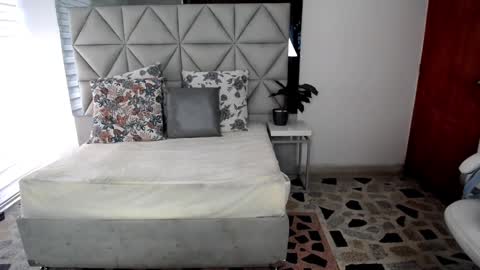  Nina  online show from 15, 1, 2025