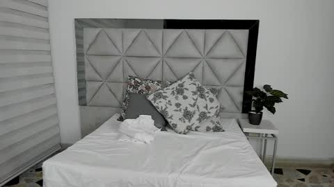  Nina  online show from 22, 2, 2025