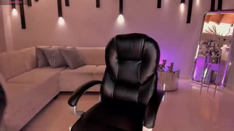 Nina online show from 6, 10, 2025