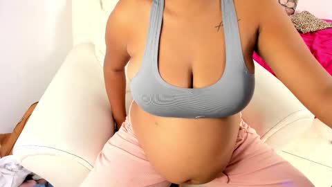 Snapshot of ninacollinss1 chatting on 9, 10, 2025 ninabigboobs online show from 9, 10, 2025