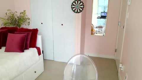 NinaOneil online show from 27, 2, 2025