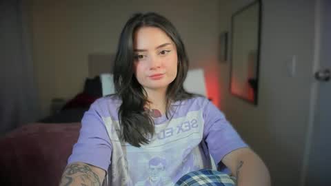 Snapshot of ninavolkov chatting on 2, 1, 2025 ninavolkov online show from 2, 1, 2025