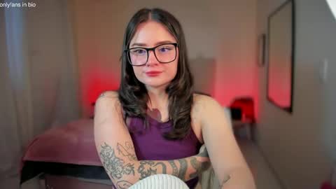 Snapshot of ninavolkov chatting on 1, 2, 2025 ninavolkov online show from 1, 2, 2025
