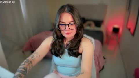 Snapshot of ninavolkov chatting on 8, 2, 2025 ninavolkov online show from 8, 2, 2025