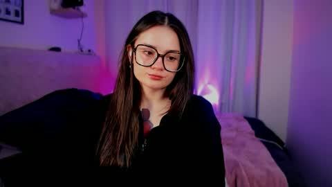 Snapshot of ninavolkov chatting on 4, 10, 2025 ninavolkov online show from 4, 10, 2025