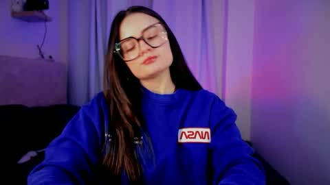 Snapshot of ninavolkov chatting on 7, 10, 2025 ninavolkov online show from 7, 10, 2025