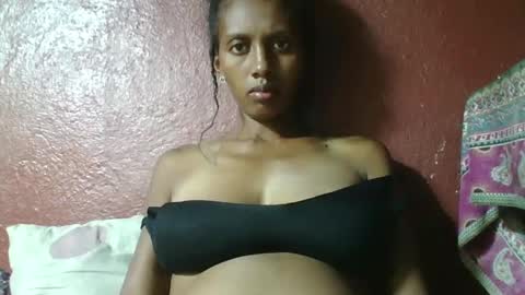 ninie246746 online show from 5, 2, 2025