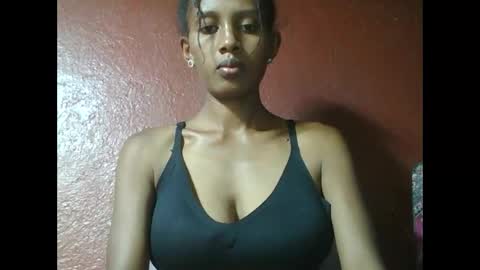 ninie246746 online show from 11, 2, 2025