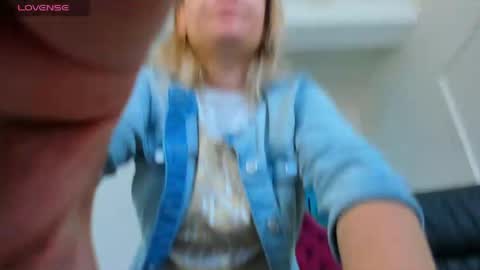 Snapshot of ninna_dee chatting on 25, 5, 2026 nina dee online show from 25, 5, 2026