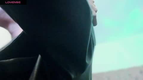 Ninon Beart online show from 7, 4, 2026