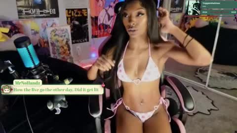 Snapshot of niviawolfe chatting on 8, 1, 2025 NIVIA WOLFE online show from 8, 1, 2025