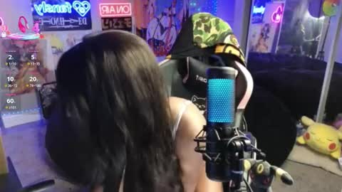 NIVIA WOLFE online show from 15, 12, 2025