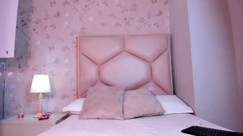 Snapshot of noa_butterfly chatting on 28, 10, 2025 ambarsulliva online show from 28, 10, 2025