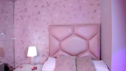 Snapshot of noa_butterfly chatting on 29, 10, 2025 ambarsulliva online show from 29, 10, 2025