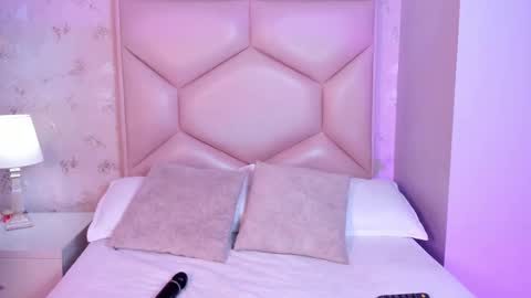 Snapshot of noa_butterfly chatting on 2, 11, 2025 ambarsulliva online show from 2, 11, 2025