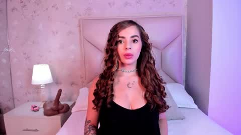 Snapshot of noa_butterfly chatting on 15, 11, 2025 ambarsulliva online show from 15, 11, 2025
