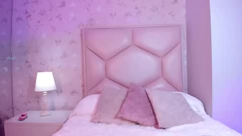 Snapshot of noa_butterfly chatting on 25, 11, 2025 ambarsulliva online show from 25, 11, 2025