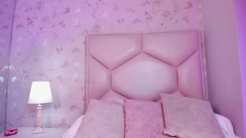 Snapshot of noa_butterfly chatting on 26, 11, 2025 ambarsulliva online show from 26, 11, 2025