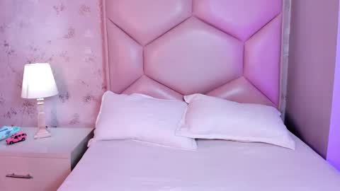 Snapshot of noa_butterfly chatting on 30, 11, 2025 ambarsulliva online show from 30, 11, 2025