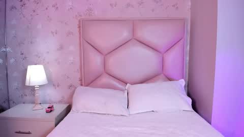 Snapshot of noa_butterfly chatting on 2, 12, 2025 ambarsulliva online show from 2, 12, 2025