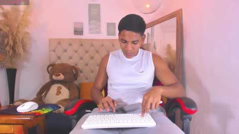 N O AH - S T H O  N E online show from 8, 2, 2026